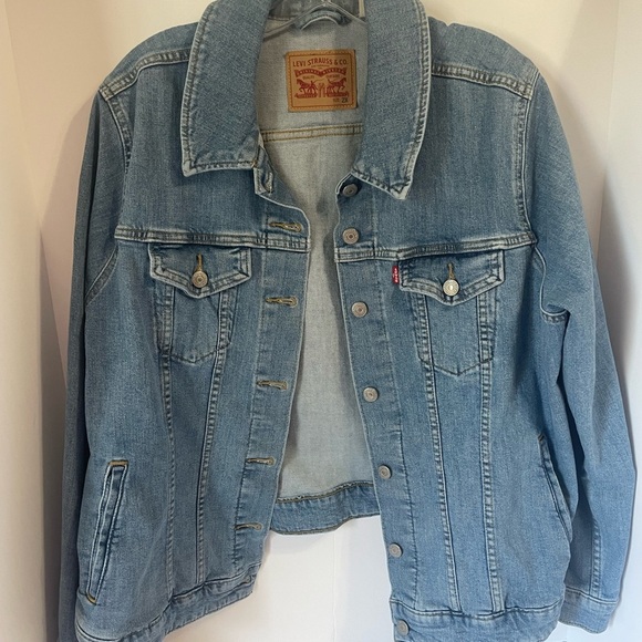 Levi's Light Blue Plus Size Jean Jacket for Women - Picture 1 of 4